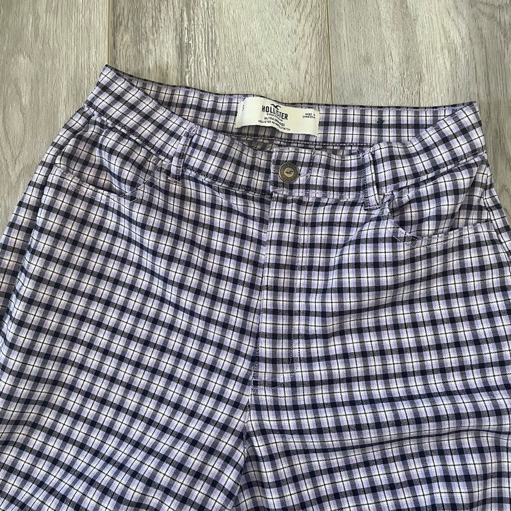 Purple checkered Hollister pants
